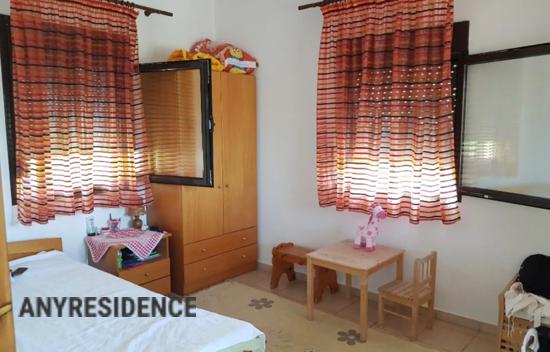 Дом в городе в Каландре