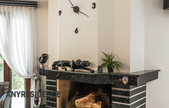 Дом в городе в Панораме