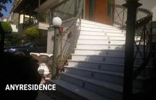 Дом в городе в Панораме