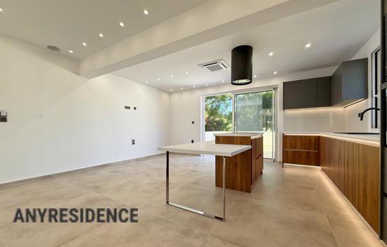 3-комн. квартира в Лутраках