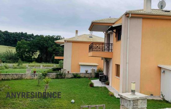 Дом в городе в Халкидики