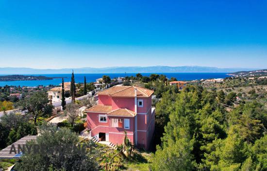 Дом в городе в Портохелионе