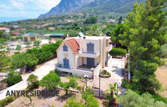 Дом в городе в Коринфии