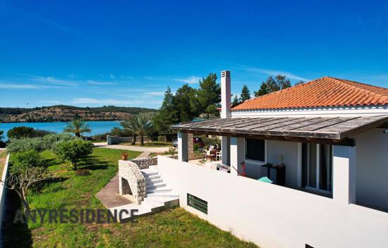 Дом в городе в Портохелионе