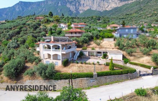 Дом в городе в Коринфии