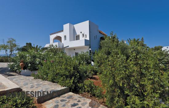 Отель в Калатасе