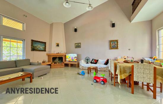 Дом в городе в Лутраках