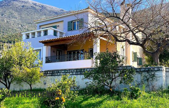 Дом в городе в Кипарисии