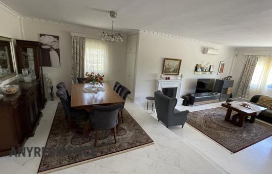 Дом в городе в Епаноми