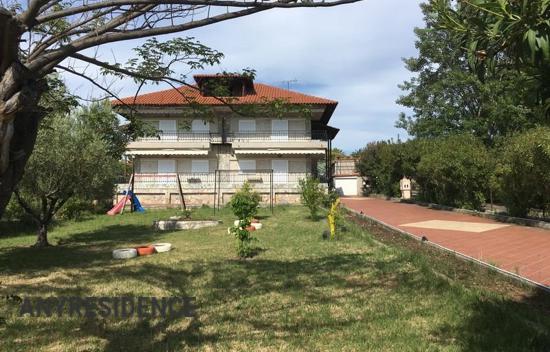 8-комн. дом в городе в Кассандре