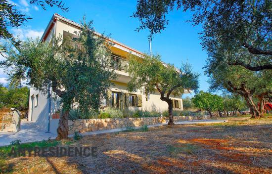 Дом в городе в Кардамили