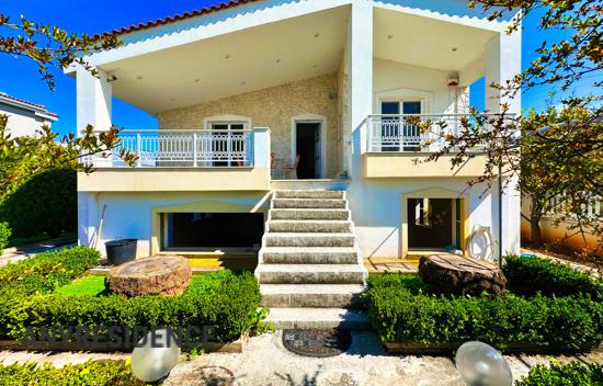 Дом в городе в Врахатион