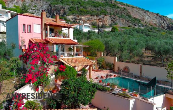 12-комн. вилла в Каламате