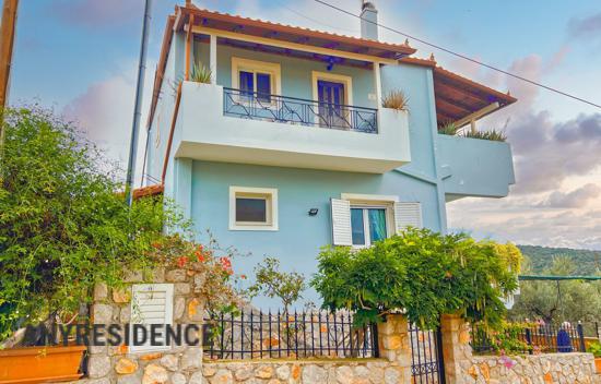 Дом в городе в Коринфии