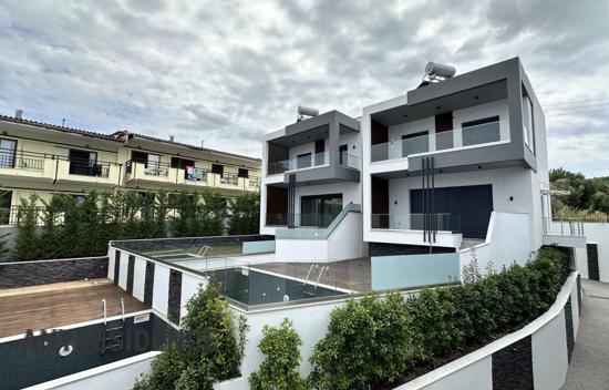 Дом в городе в Полихроно