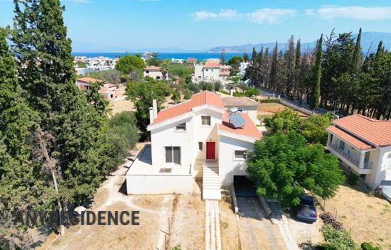 Дом в городе в Коринфии