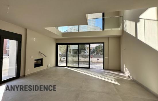 Дом в городе в Каламарии